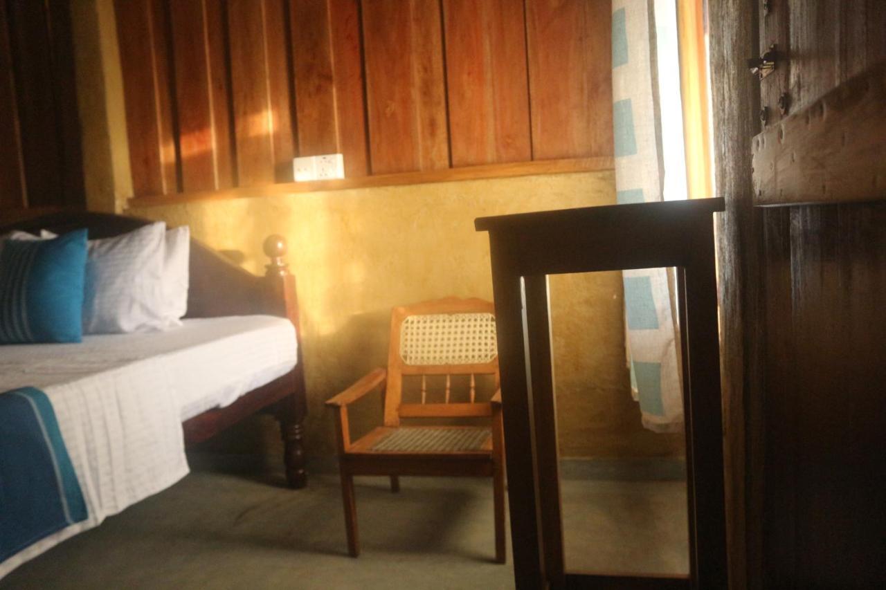 Beach Rip Rap Cabana And Guest Hotel Galle Exterior photo